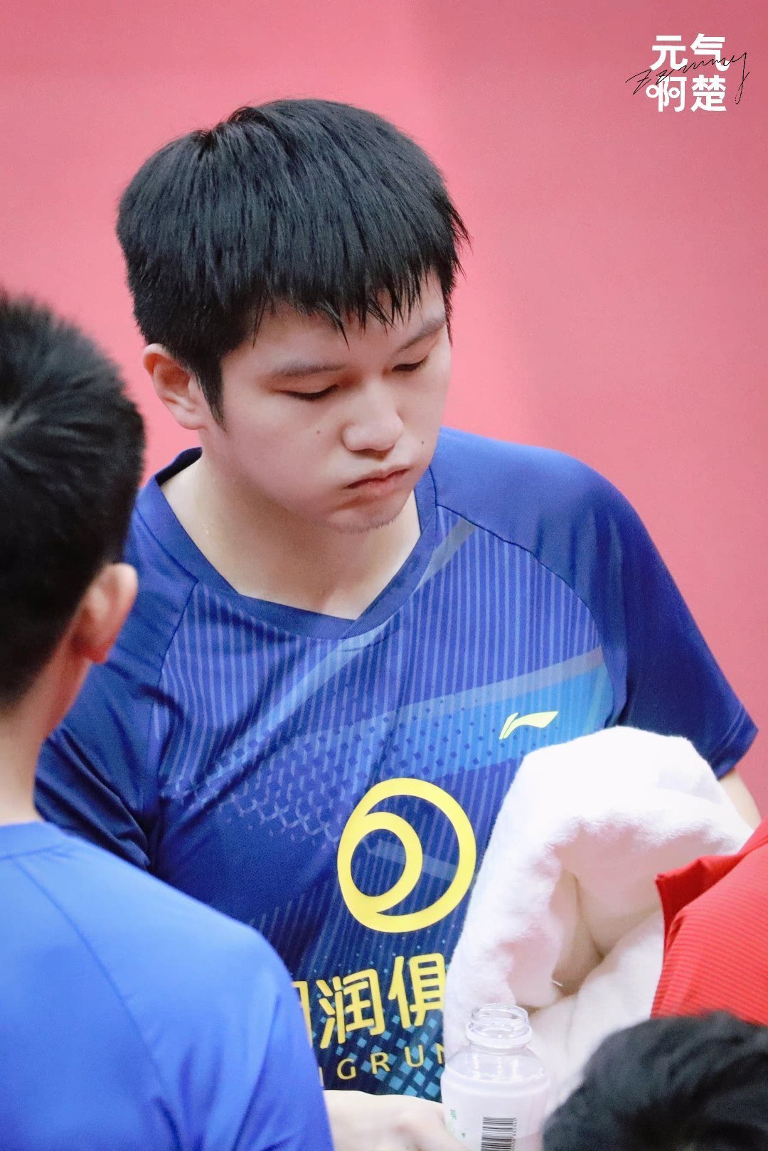 嘟嘟嘴的樊振东想捏捏