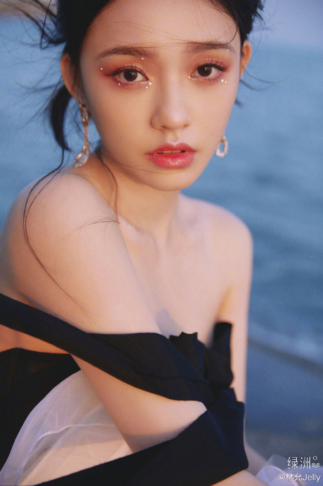 林允金鸡奖红毯造型图来了