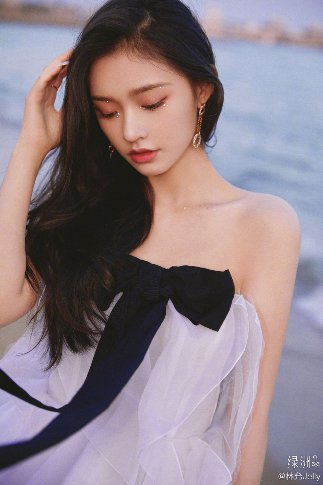 林允金鸡奖红毯造型图来了