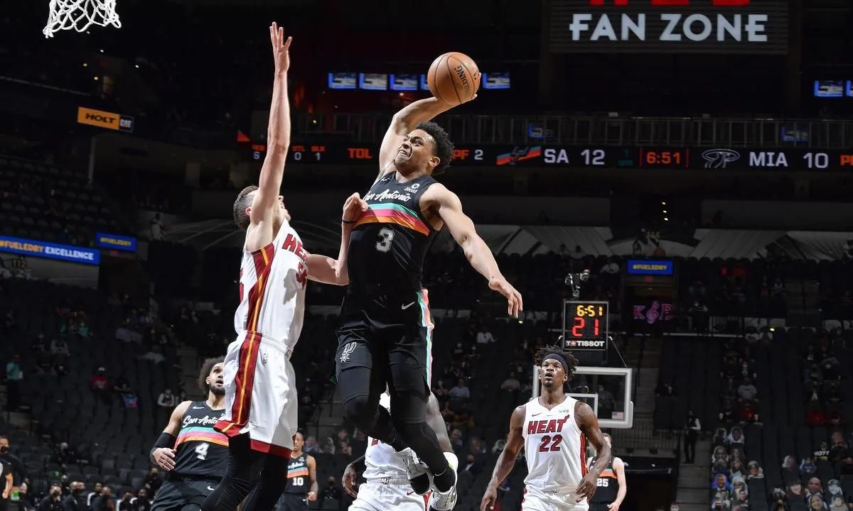 官宣！卢比奥赛季报销，小托马斯计划签约独行侠，热火比赛延期休闲区蓝鸢梦想 - Www.slyday.coM