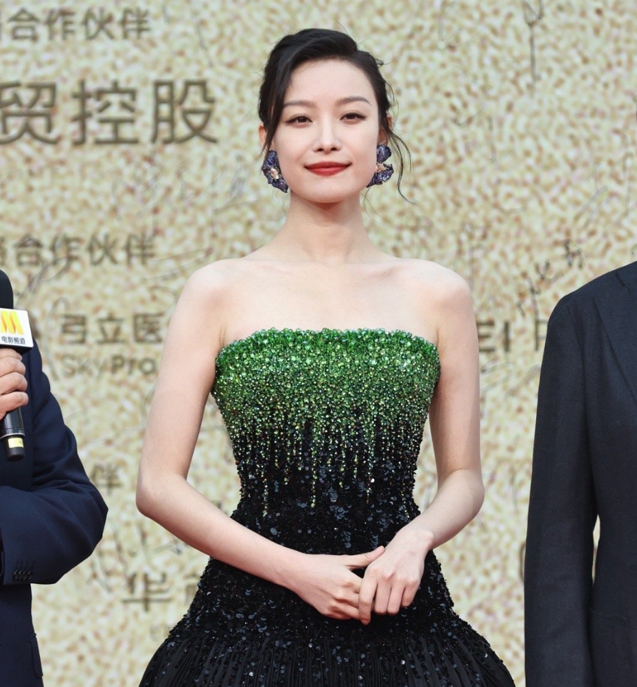 金鸡奖女星造型红黑榜,沈月披纱窗,关晓彤老气,张子枫逆袭了休闲区蓝鸢梦想 - Www.slyday.coM 金鸡奖女星造型红黑榜,沈月披纱窗,关晓彤老气,张子枫逆袭了休闲区蓝鸢梦想 - Www.slyday.coM