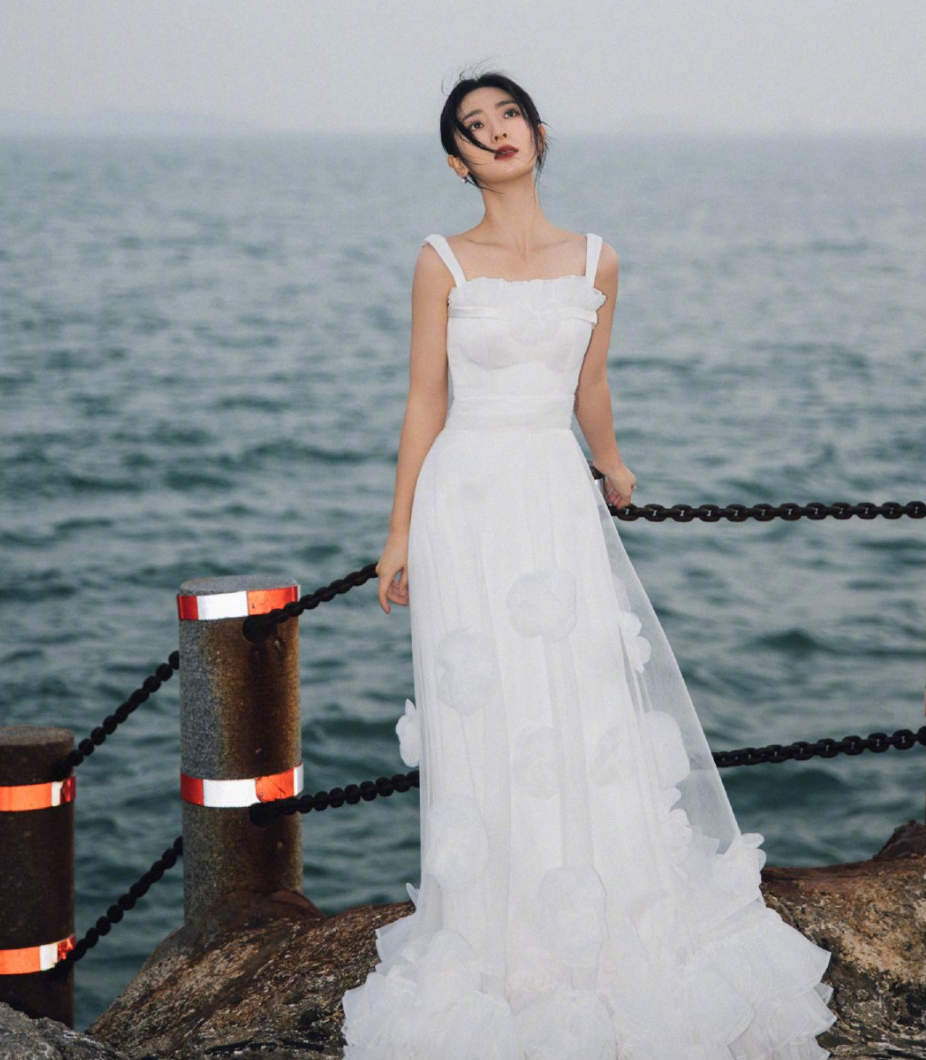 金鸡奖女星造型红黑榜,沈月披纱窗,关晓彤老气,张子枫逆袭了休闲区蓝鸢梦想 - Www.slyday.coM 金鸡奖女星造型红黑榜,沈月披纱窗,关晓彤老气,张子枫逆袭了休闲区蓝鸢梦想 - Www.slyday.coM