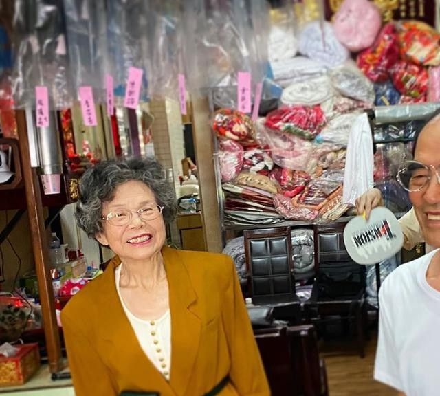 看到这位85岁的奶奶才发现，原来穿“旧衣服”才是真时髦休闲区蓝鸢梦想 - Www.slyday.coM