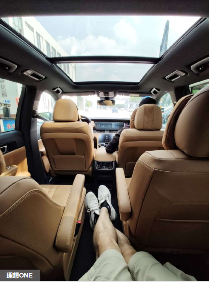 纯电动比增程式更优秀？对比大众ID.6 CROZZ和理想ONE