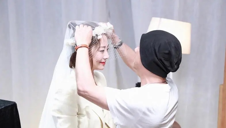 这才是真正的爱情，张卫健和张茜的婚姻，打脸太多秀恩爱的明星休闲区蓝鸢梦想 - Www.slyday.coM