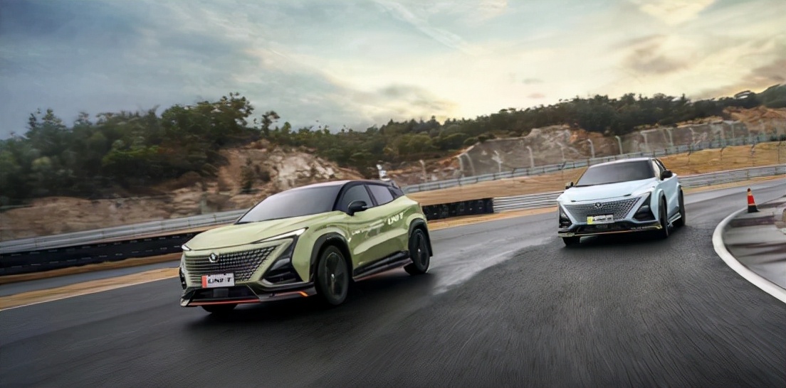 年轻人看过来！15万左右一步到位，还给配2.0T+8AT？