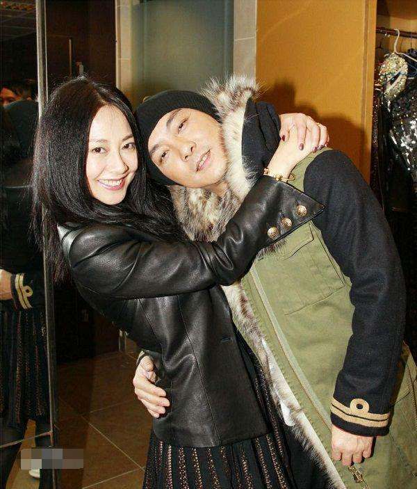 这才是真正的爱情，张卫健和张茜的婚姻，打脸太多秀恩爱的明星休闲区蓝鸢梦想 - Www.slyday.coM