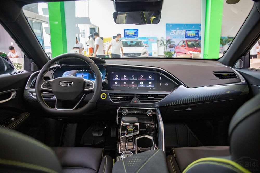 年轻人看过来！15万左右一步到位，还给配2.0T+8AT？