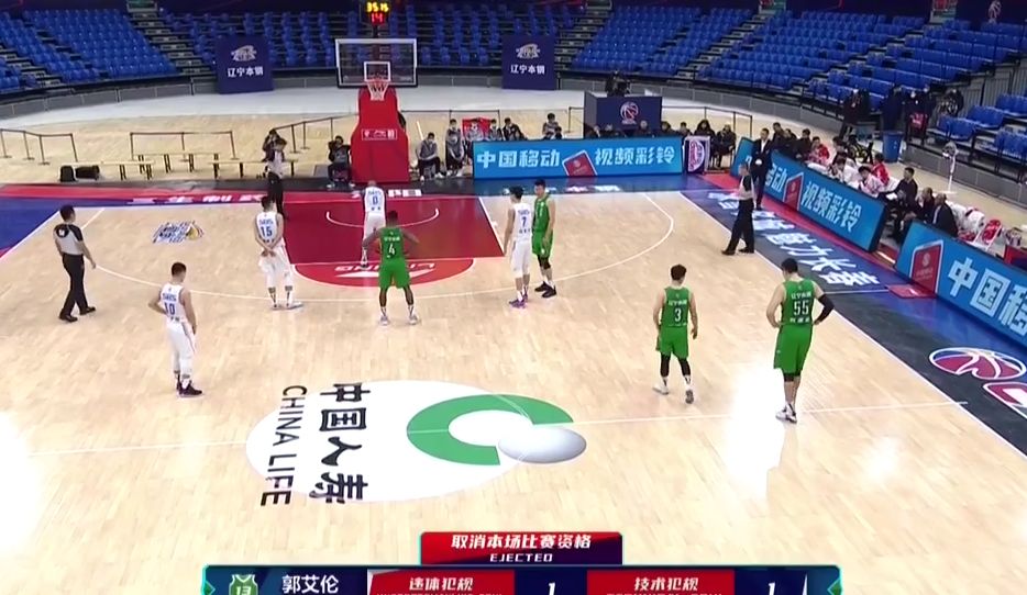 连吃违体和技术犯规！郭艾伦被驱逐出场，解说称裁判制造了犯规休闲区蓝鸢梦想 - Www.slyday.coM