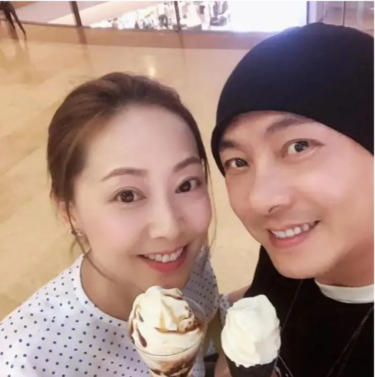 这才是真正的爱情，张卫健和张茜的婚姻，打脸太多秀恩爱的明星休闲区蓝鸢梦想 - Www.slyday.coM