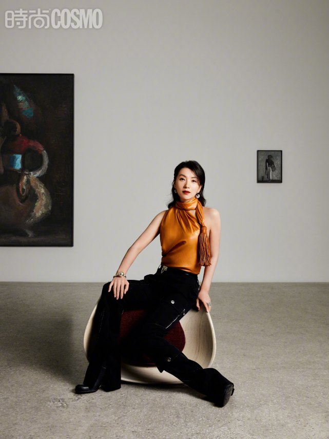 万人迷陈好回归就登顶级大刊穿绸缎上衣尽显阔太感身材太优越