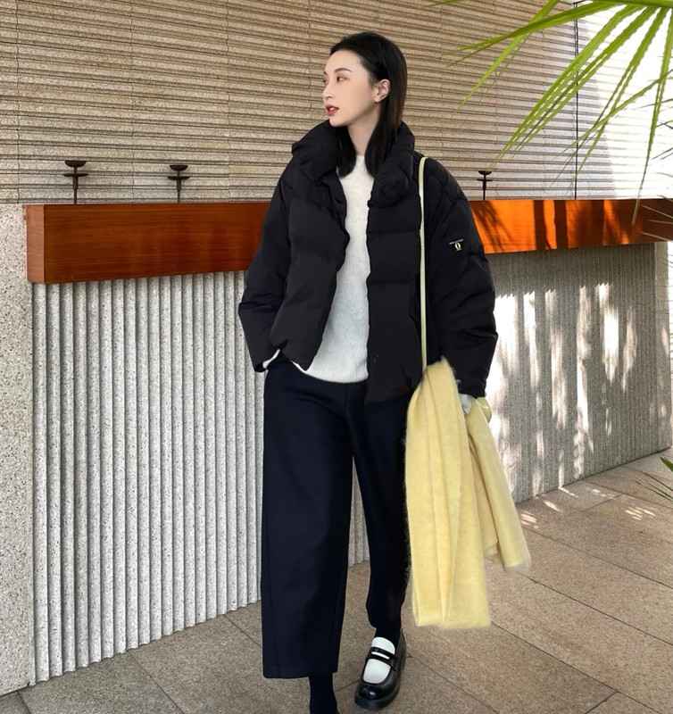 这才是教科书级别的“黑羽绒服”搭配,优雅时尚,关键是不老气休闲区蓝鸢梦想 - Www.slyday.coM 这才是教科书级别的“黑羽绒服”搭配,优雅时尚,关键是不老气休闲区蓝鸢梦想 - Www.slyday.coM