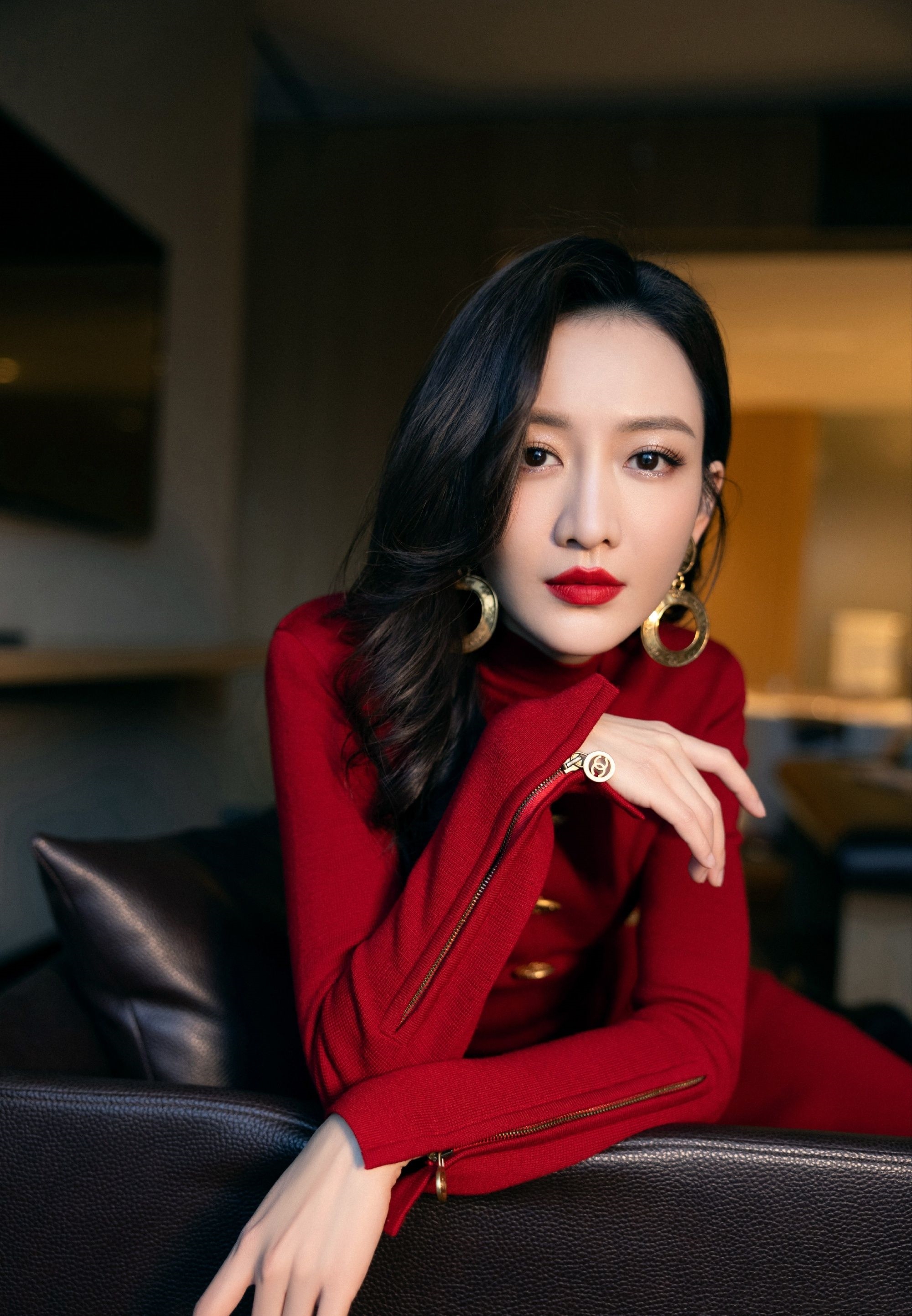 在12月26日,王鸥还带着何九华参加了妹妹的婚礼.