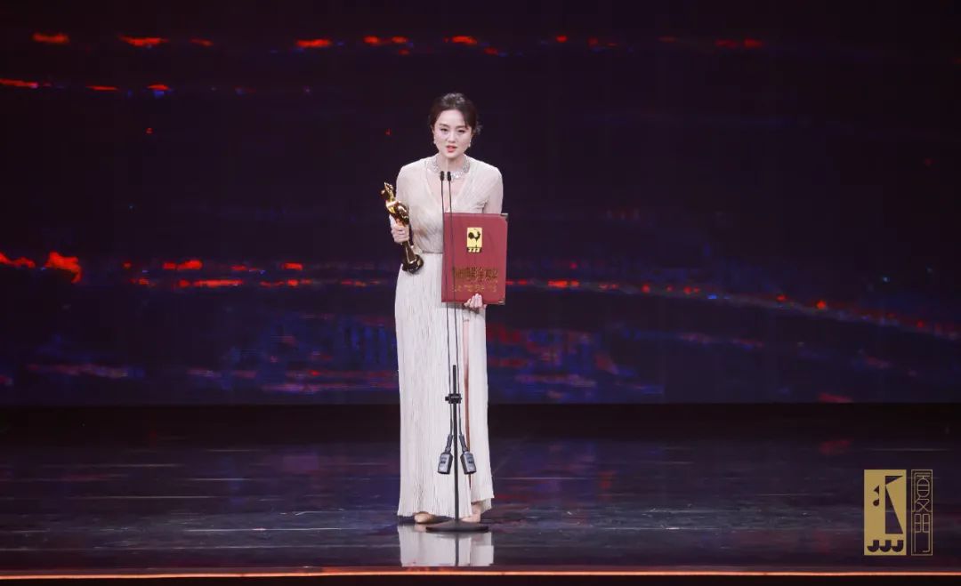 第34届中国电影金鸡奖揭晓，《守岛人》获最佳故事片，张艺谋夺最佳导演（附完整获奖名单）休闲区蓝鸢梦想 - Www.slyday.coM