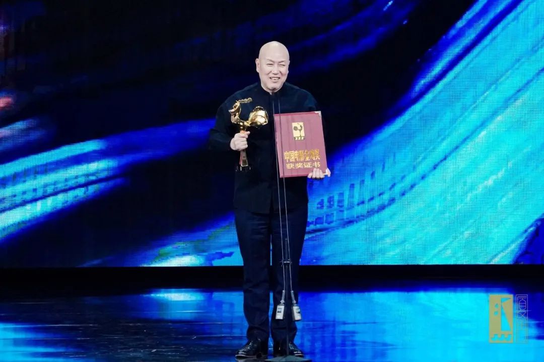 第34届中国电影金鸡奖揭晓，《守岛人》获最佳故事片，张艺谋夺最佳导演（附完整获奖名单）休闲区蓝鸢梦想 - Www.slyday.coM