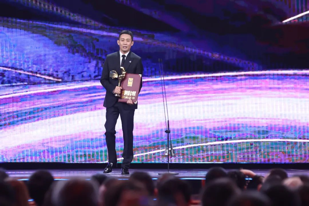 第34届中国电影金鸡奖揭晓，《守岛人》获最佳故事片，张艺谋夺最佳导演（附完整获奖名单）休闲区蓝鸢梦想 - Www.slyday.coM