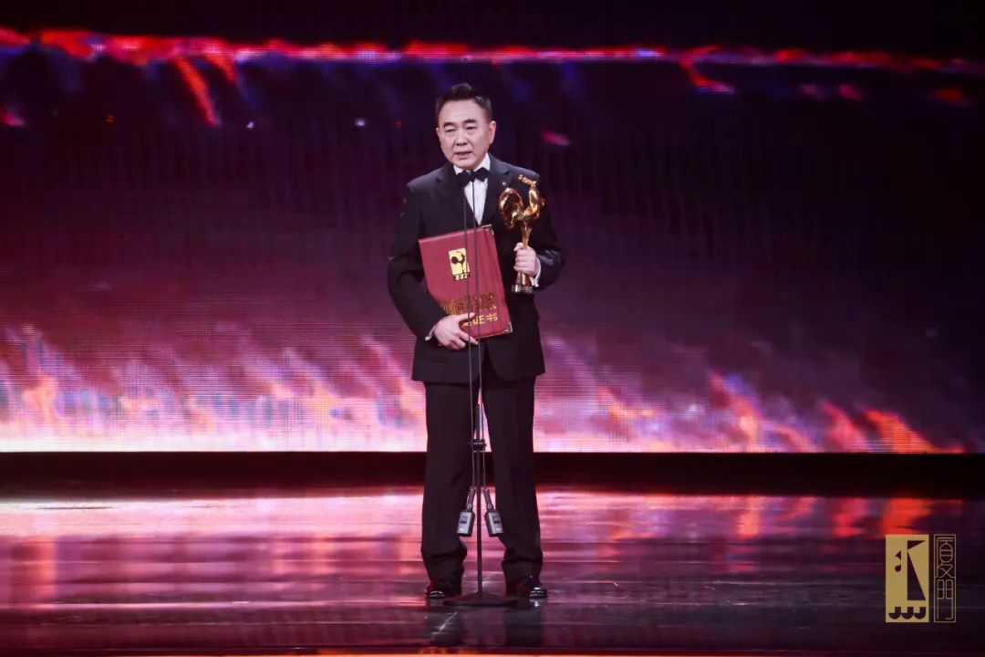 第34届中国电影金鸡奖揭晓，《守岛人》获最佳故事片，张艺谋夺最佳导演（附完整获奖名单）休闲区蓝鸢梦想 - Www.slyday.coM