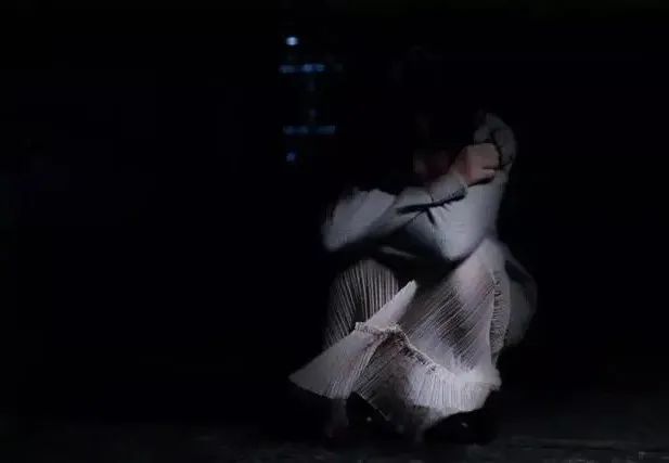 18岁女孩被姐夫投毒百草枯，竟是报复“岳父家瞧不起自己”休闲区蓝鸢梦想 - Www.slyday.coM