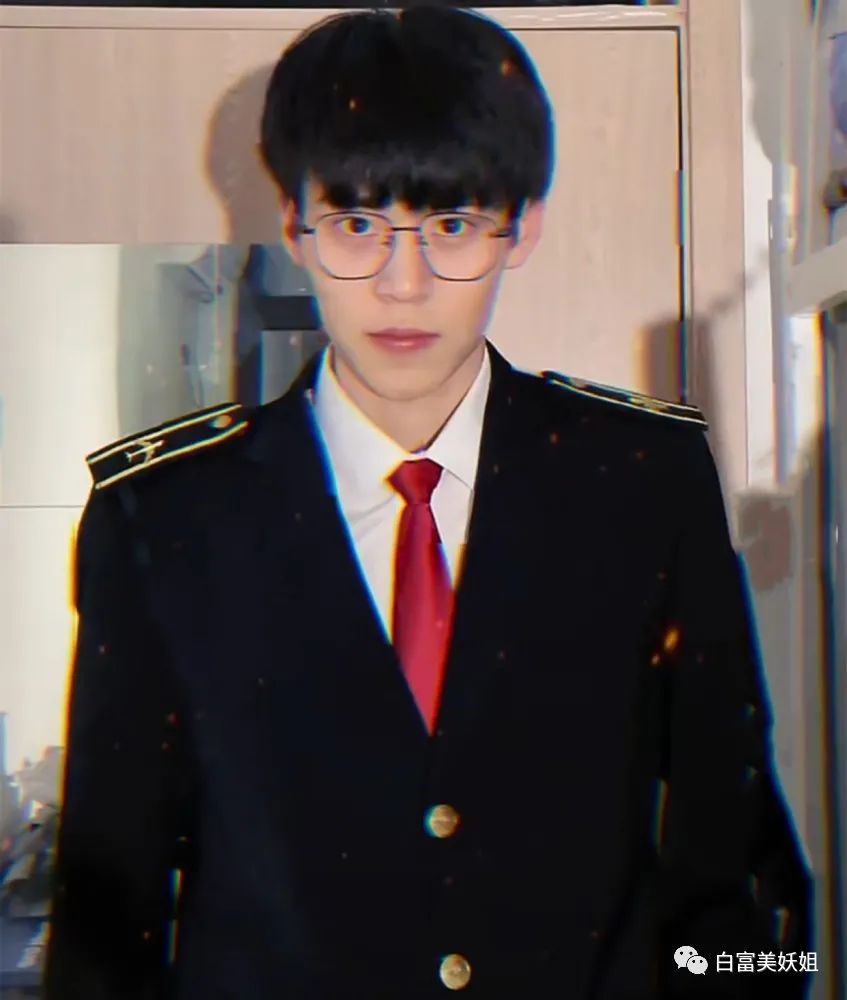 史上最帅北大校草刚爆红就早婚气哭