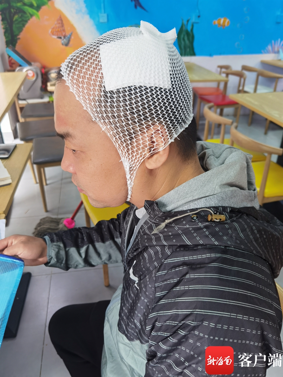 李先生被打部位被纱布包扎.