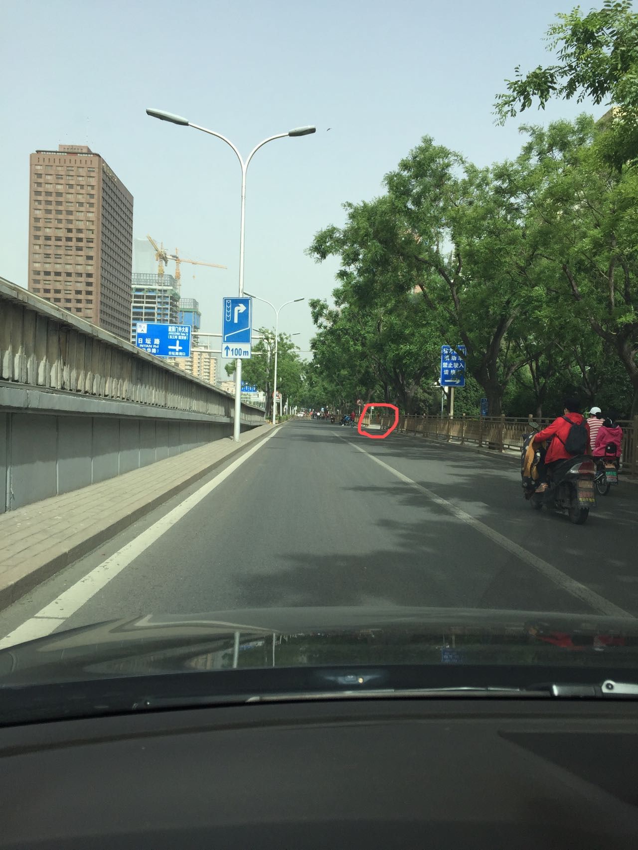 建国门辅路被指每28分钟一辆车闯禁行违章交管部门已记录