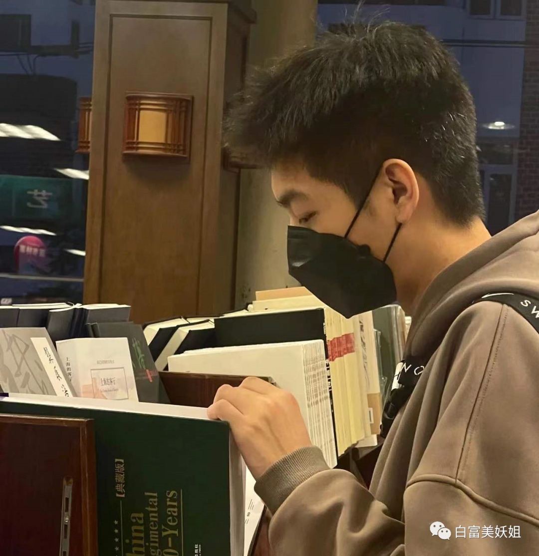 史上最帅北大校草刚爆红就早婚气哭