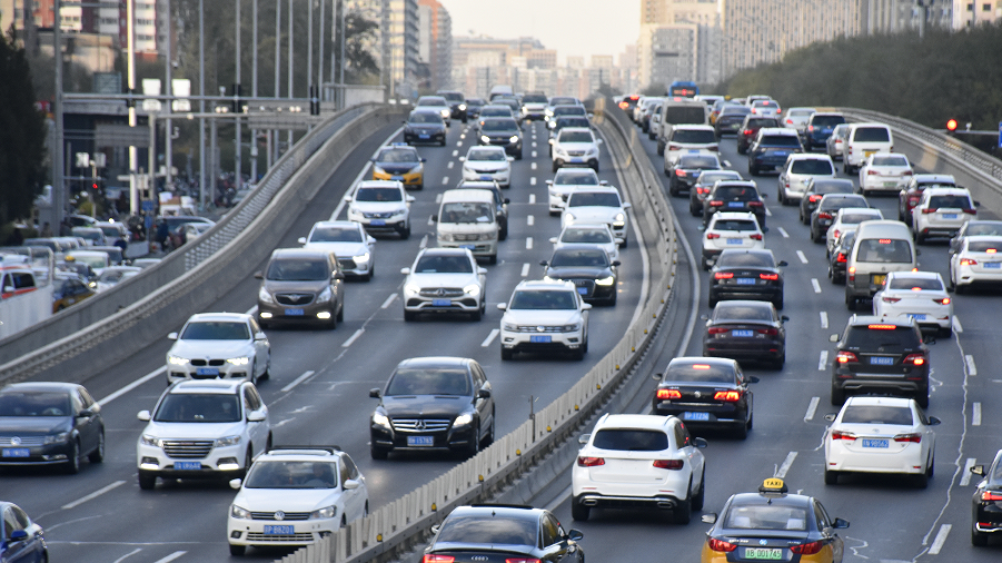 广东交警元旦假期尽量减少不必要出行出行请错峰