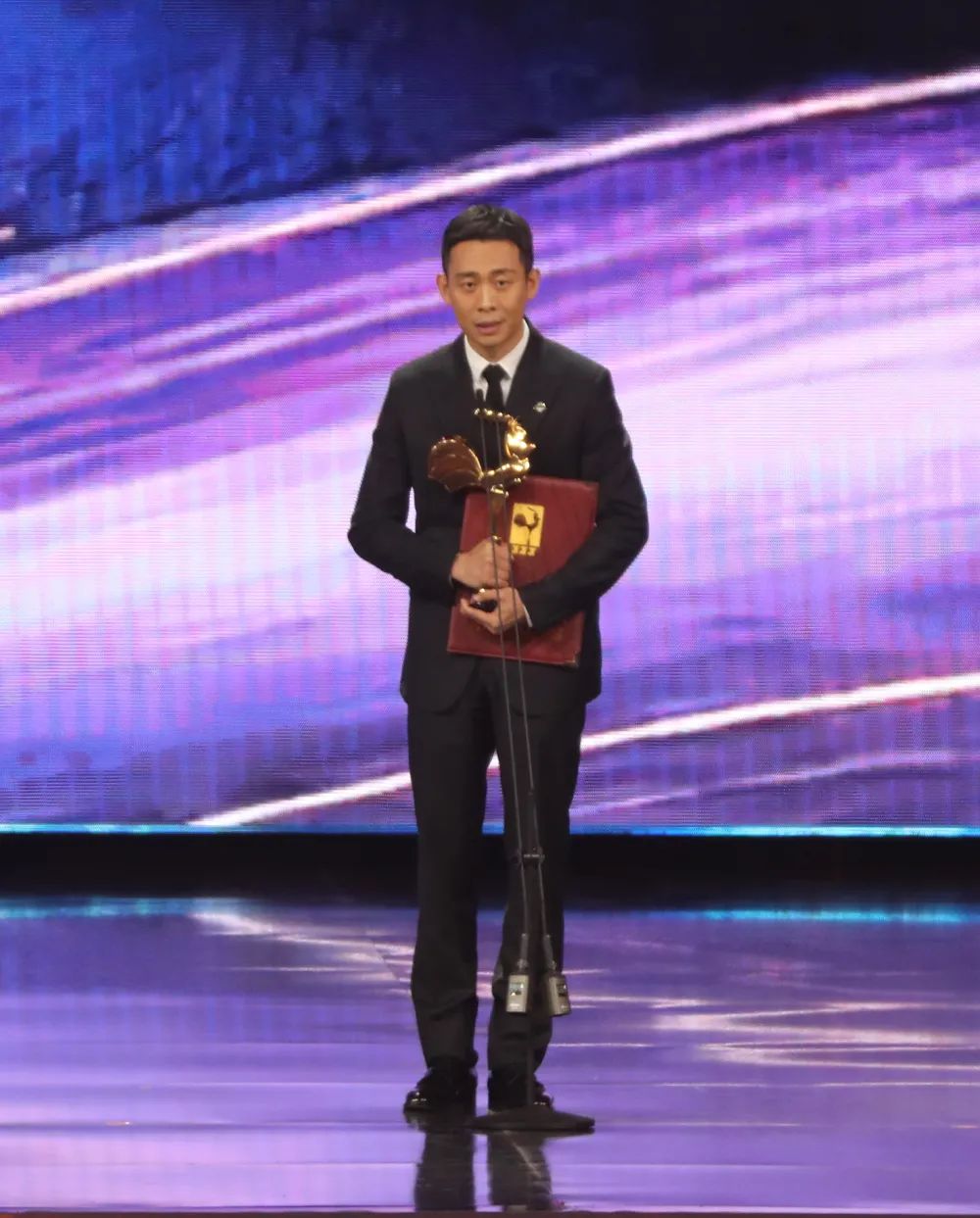 刚刚！金鸡奖获奖名单揭晓！最佳男女主角是……现场超燃！休闲区蓝鸢梦想 - Www.slyday.coM