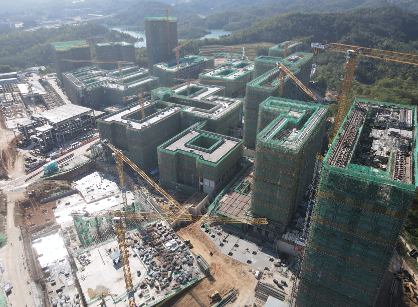 龙岗坪地高中园项目主体结构封顶