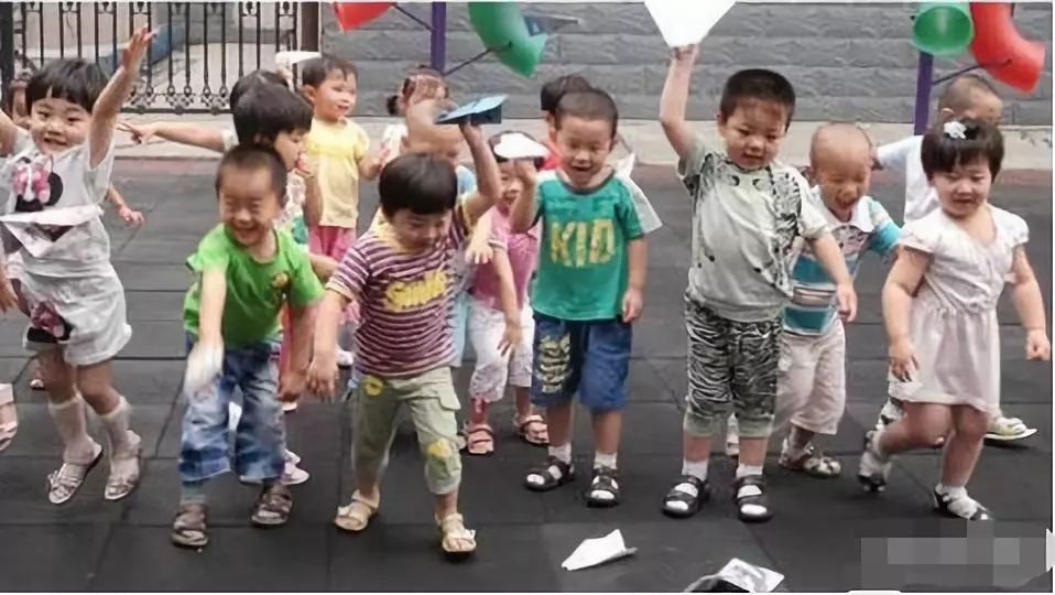 不建议2岁以下儿童看！这道理谁不懂？休闲区蓝鸢梦想 - Www.slyday.coM