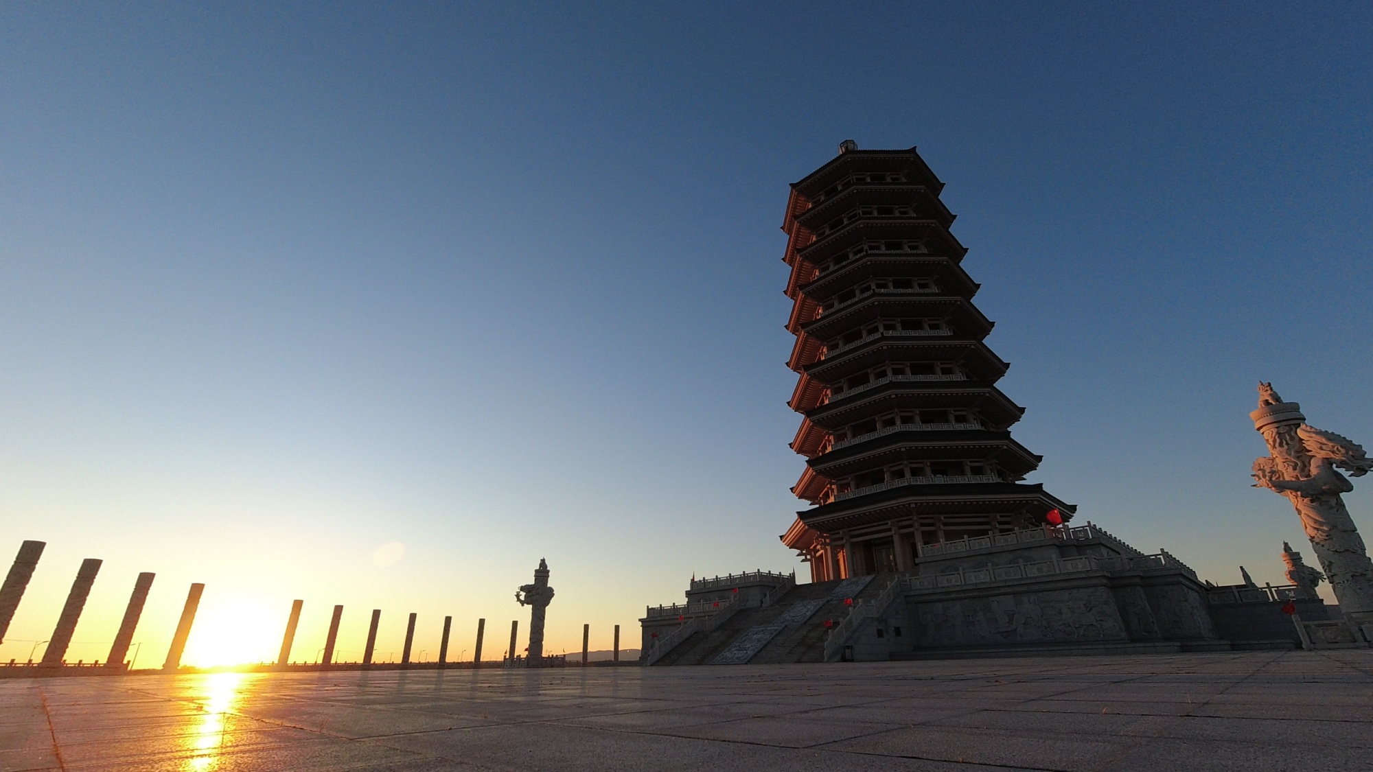 东极宝塔日落暖阳.抚远市文体广电和旅游局 供图