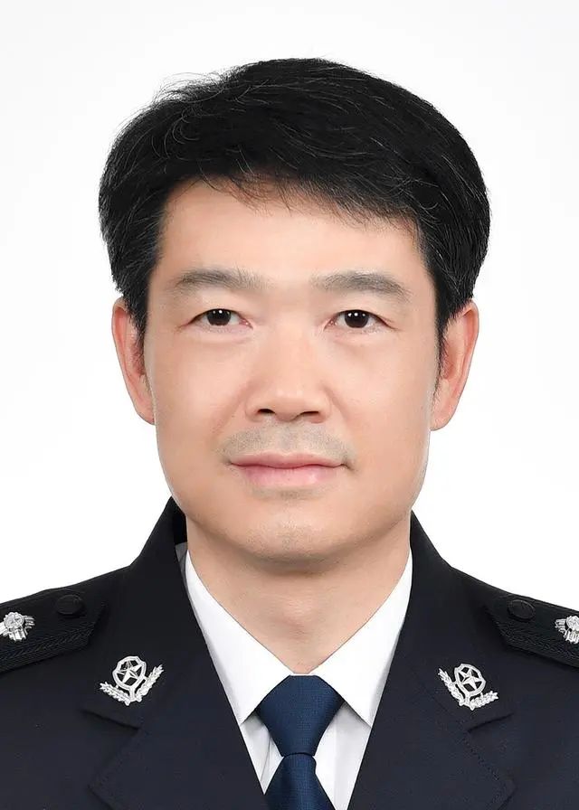 公安部情报指挥中心主任调任上海|公安部|上海市|管理局_新浪新闻