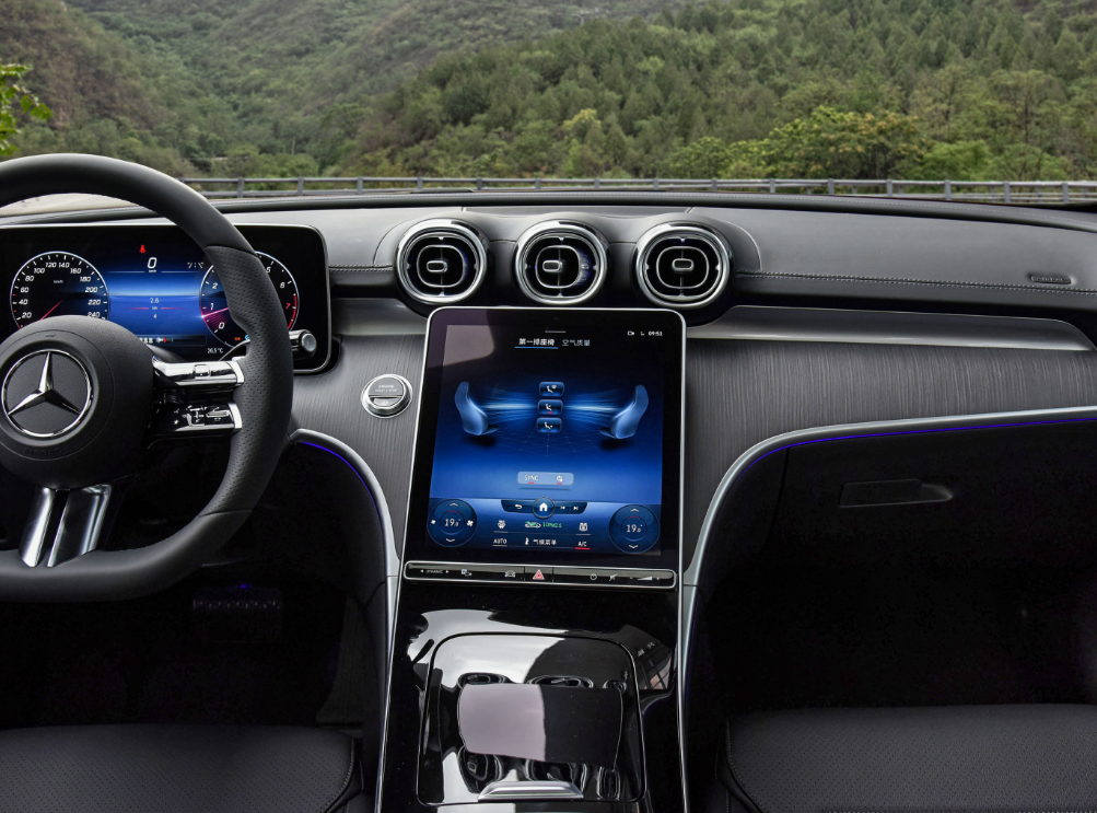 全新奔驰glc内饰曝光整个s级风格若15t发动机你能接受吗