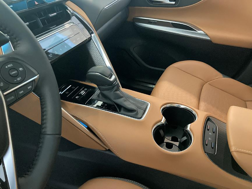 定位高于威兰达内饰质感超越汉兰达丰田威飒到店实拍