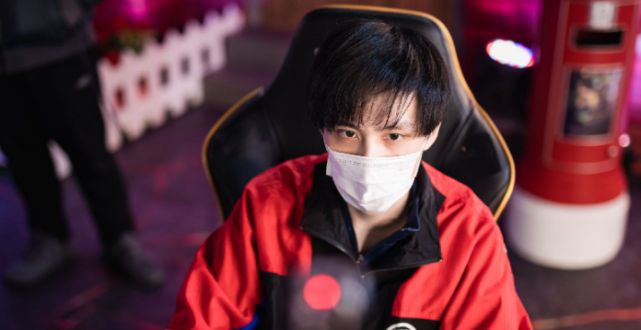 dota2:谢彬dd扬言复出?水友疯狂发送问号!|谢彬|单排|复出_新浪新闻