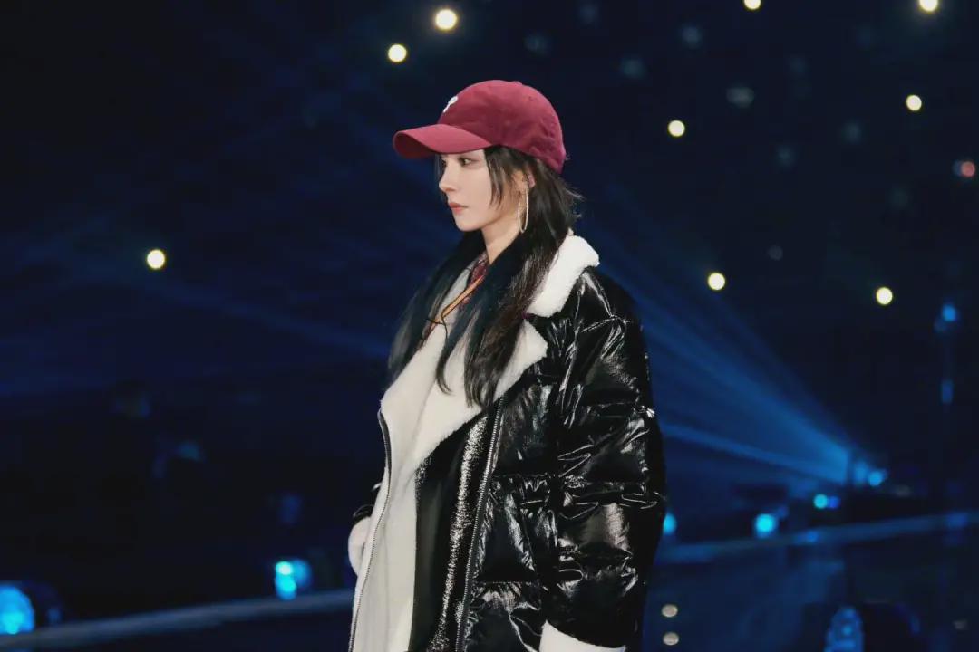 跨年晚会彩排图来了!杨幂潮酷十足,龚俊献上首秀,张艺兴热舞休闲区蓝鸢梦想 - Www.slyday.coM 跨年晚会彩排图来了!杨幂潮酷十足,龚俊献上首秀,张艺兴热舞休闲区蓝鸢梦想 - Www.slyday.coM