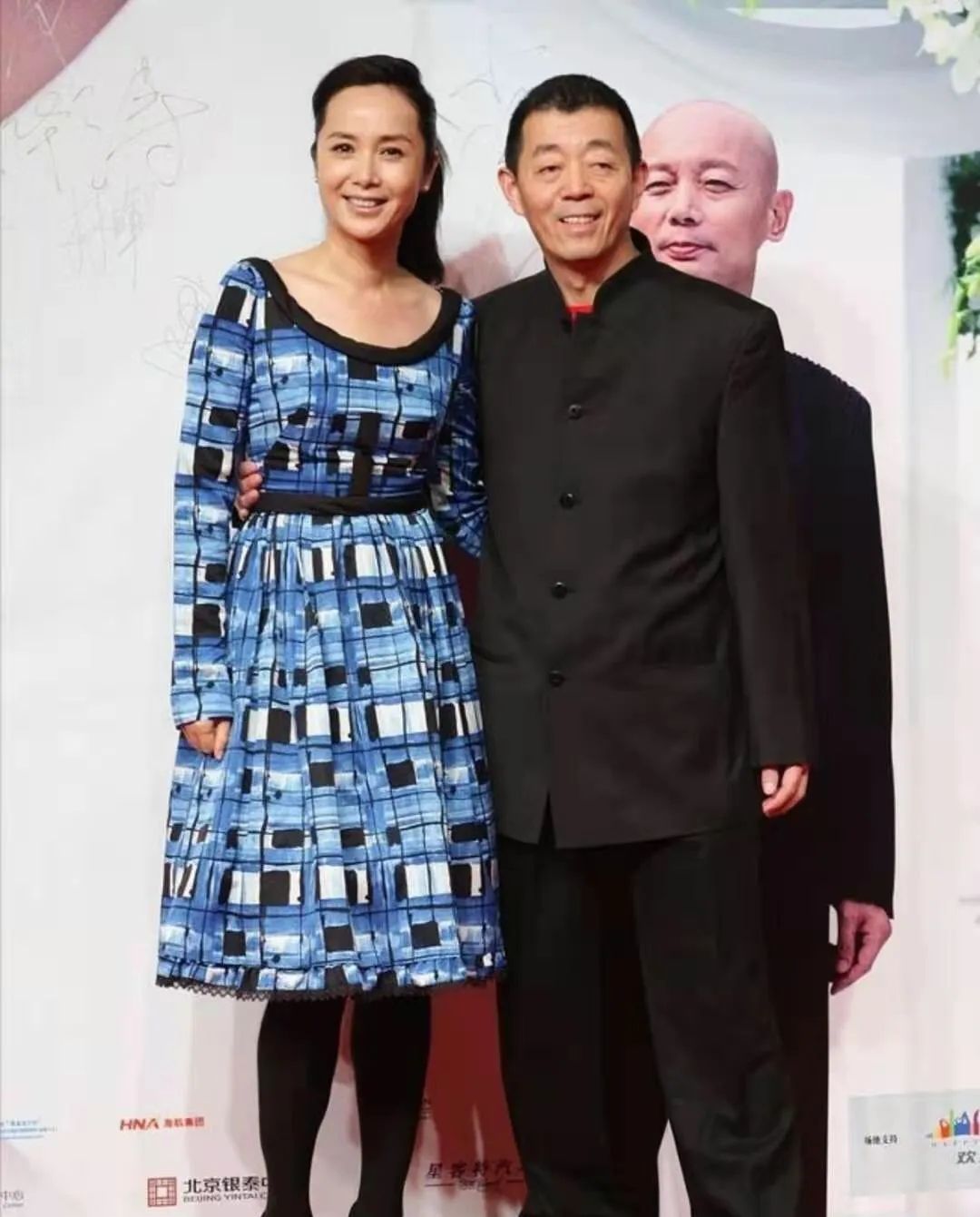 顾长卫和张静初传绯闻蒋雯丽抱着一岁的儿子冲到片场监视两人