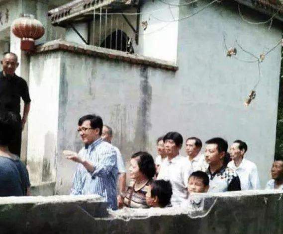 成龙同父异母的亲哥哥,7岁时被父亲抛弃,自言不靠弟弟帮扶休闲区蓝鸢梦想 - Www.slyday.coM 成龙同父异母的亲哥哥,7岁时被父亲抛弃,自言不靠弟弟帮扶休闲区蓝鸢梦想 - Www.slyday.coM