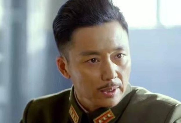 三看伪装者原著原来性感又变态的王天风爱惨了于曼丽