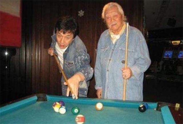 成龙同父异母的亲哥哥,7岁时被父亲抛弃,自言不靠弟弟帮扶休闲区蓝鸢梦想 - Www.slyday.coM 成龙同父异母的亲哥哥,7岁时被父亲抛弃,自言不靠弟弟帮扶休闲区蓝鸢梦想 - Www.slyday.coM