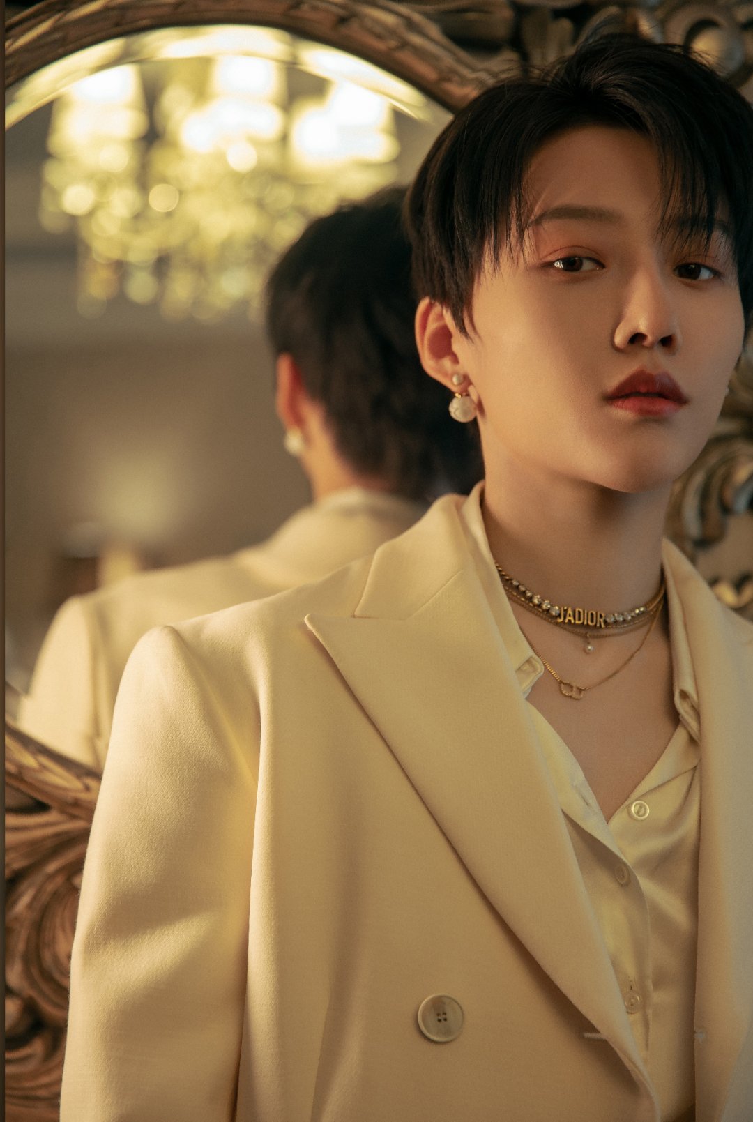 刘雨昕北京卫视跨年晚会造型图纯白色雨昕