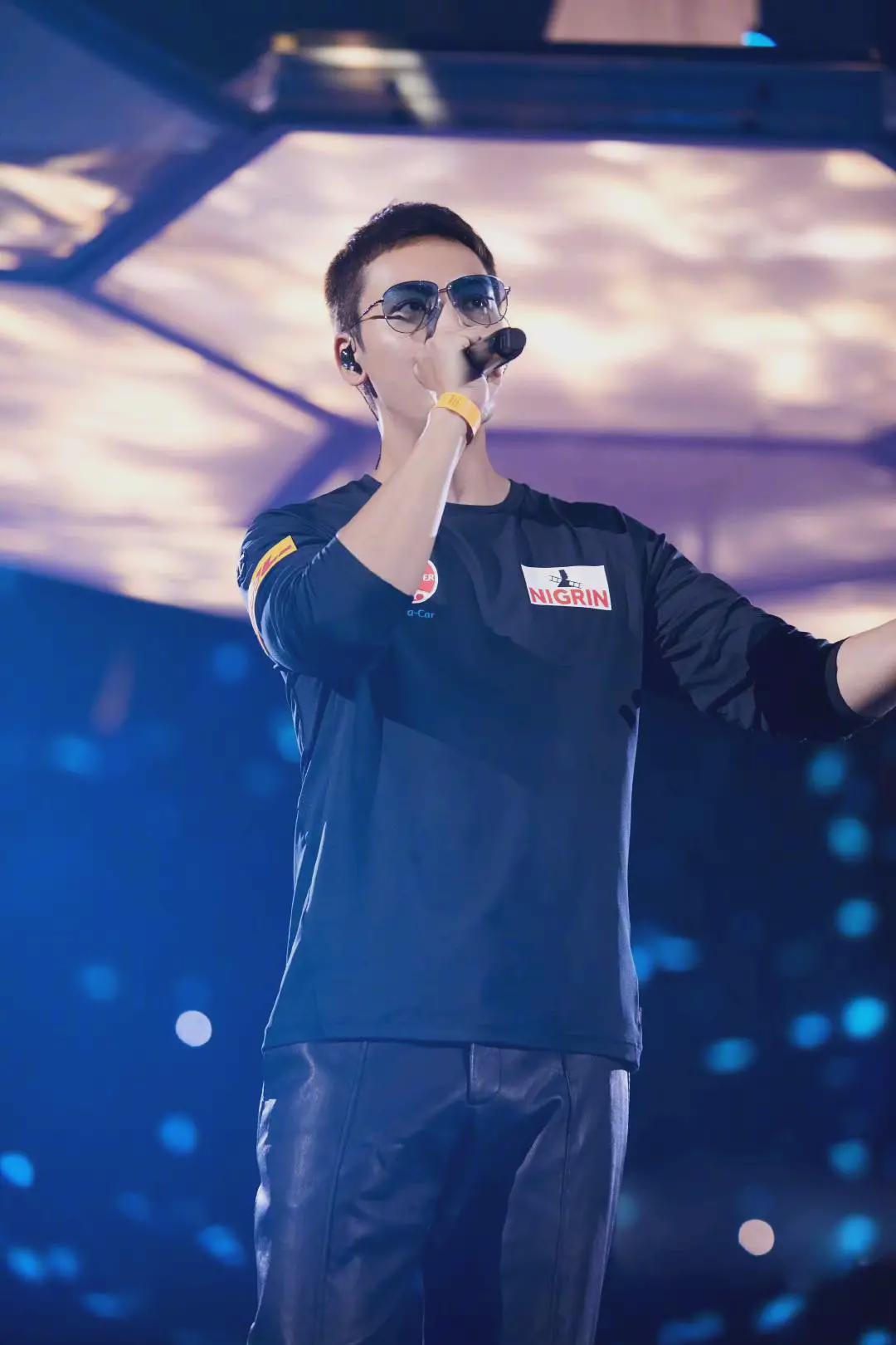 跨年晚会彩排图来了!杨幂潮酷十足,龚俊献上首秀,张艺兴热舞休闲区蓝鸢梦想 - Www.slyday.coM 跨年晚会彩排图来了!杨幂潮酷十足,龚俊献上首秀,张艺兴热舞休闲区蓝鸢梦想 - Www.slyday.coM