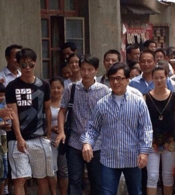 成龙同父异母的亲哥哥,7岁时被父亲抛弃,自言不靠弟弟帮扶休闲区蓝鸢梦想 - Www.slyday.coM 成龙同父异母的亲哥哥,7岁时被父亲抛弃,自言不靠弟弟帮扶休闲区蓝鸢梦想 - Www.slyday.coM