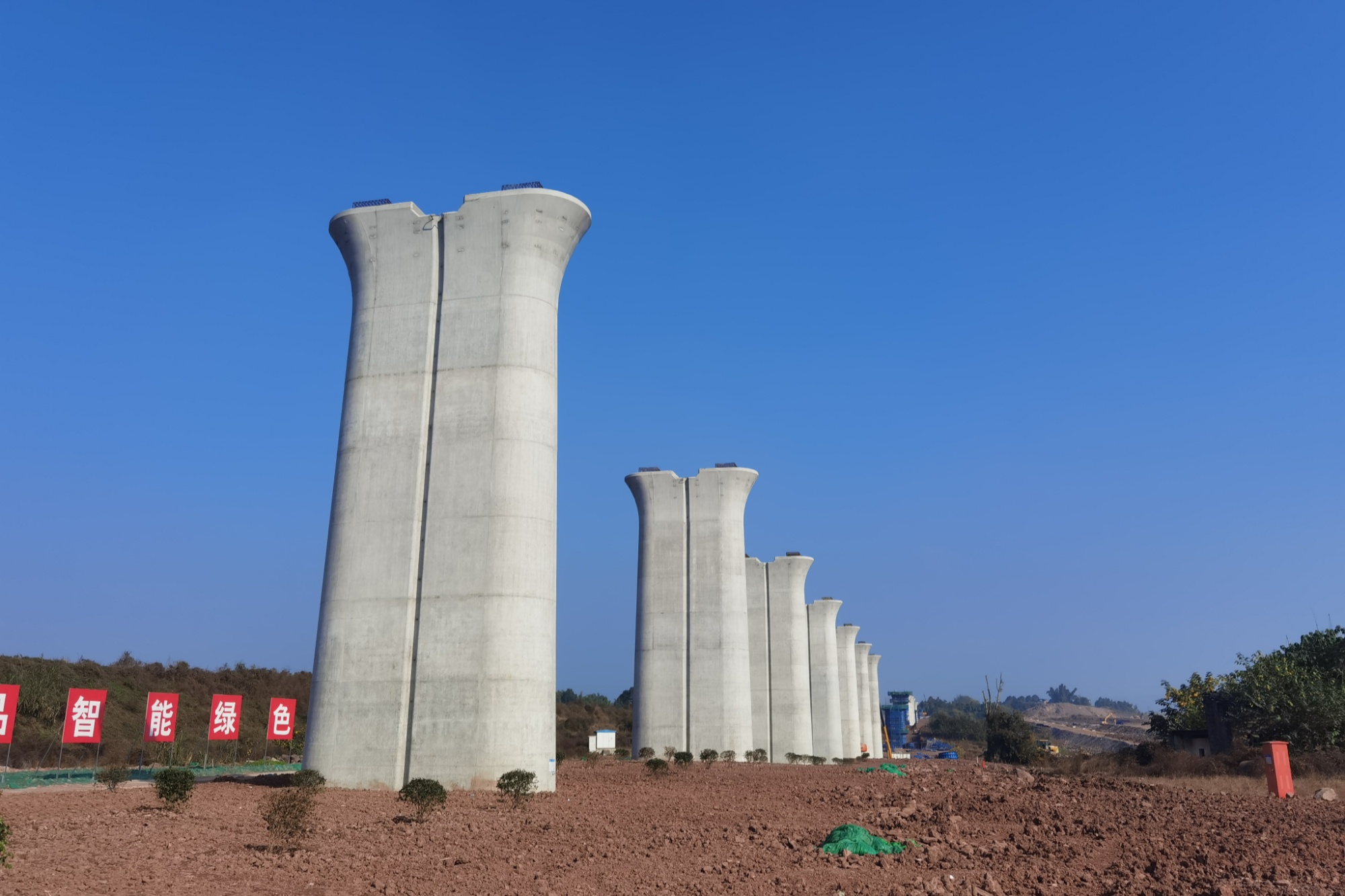 集众之力勠力同心从渝昆高铁建设看中国速度