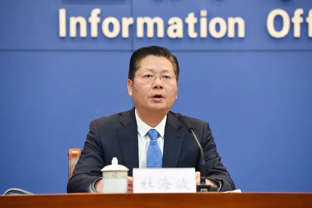 杜海波介绍有关情况 钱薇薇 摄