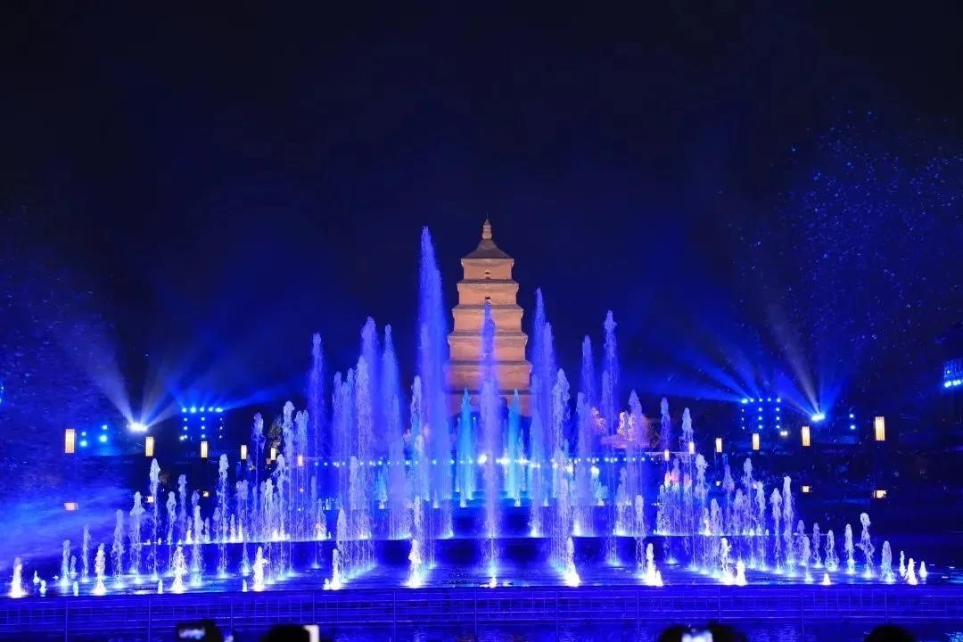 西安大雁塔北广场光影秀(大唐不夜城步行街供图,央广网发)