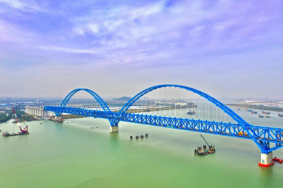 南沙港铁路正式开通亚洲第一跨用了28万吨钢