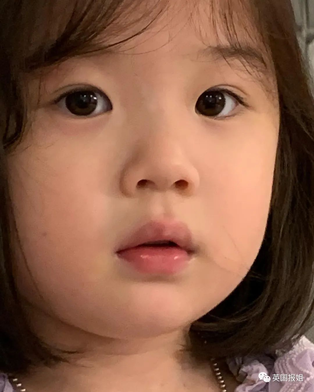 火遍全网的表情包小女孩凭可爱萌翻所有人骗我生女儿