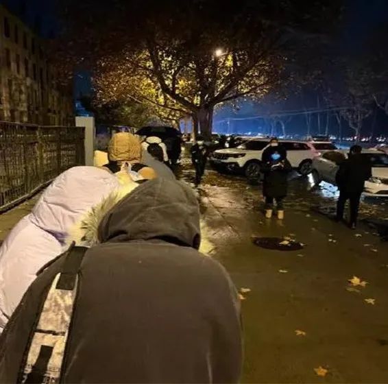 西安封城第8天，我最担心的一幕，还是发生了……休闲区蓝鸢梦想 - Www.slyday.coM