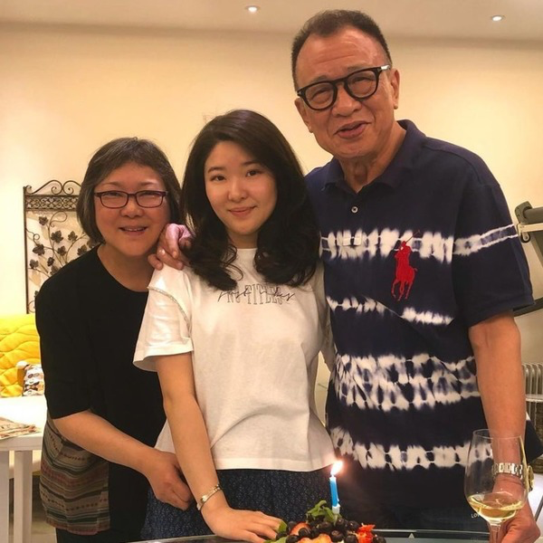 73岁tvb著名老戏骨被曝低调离巢,出资百万为女儿开烹饪店|许绍雄|老戏